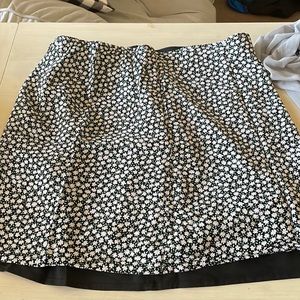 Back daisy floral mini skirt